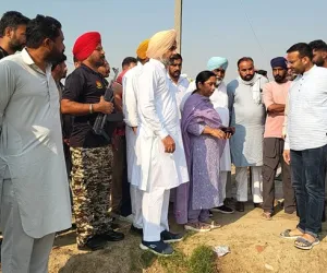 ਮਲੋਟ ਹਲਕੇ ਵਿੱਚ ਮੀਂਹ ਅਤੇ ਗੜੇਮਾਰੀ ਨਾਲ ਝੋਨੇ ਦੀ ਫ਼ਸਲ ਦੇ ਨੁਕਸਾਨ ਦਾ ਜਾਇਜ਼ਾ ਲੈਣ ਪਹੁੰਚੇ ਕੈਬਨਿਟ ਮੰਤਰੀ ਡਾ. ਬਲਜੀਤ ਕੌਰ