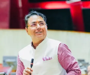 ਭਾਰਤ ’ਚ ਸੰਸਥਾਵਾਂ ਦੀ ਭਰੋਸੇਯੋਗਤਾ ਗੰਭੀਰ ਸੰਕਟ ਵਿੱਚ, ਲੋਕਾਂ ਨੂੰ ’ਚੁਣੀ ਹੋਈ ਤਾਨਾਸ਼ਾਹੀ’ ਵੱਲ ਧੱਕਿਆ ਜਾ ਰਿਹੈ: ਅਮਨ ਅਰੋੜਾ