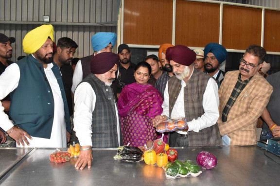 ਨਵੀਆਂ ਤਕਨੀਕਾਂ ਨਾਲ ਫ਼ਸਲੀ ਵਿਭਿੰਨਤਾ ਅਪਣਾ ਕੇ ਕਈ ਗੁਣਾ ਵੱਧ ਸਕਦੀ ਹੈ ਕਿਸਾਨਾਂ ਦੀ ਆਮਦਨ : ਚੇਤਨ ਸਿੰਘ ਜੌੜਾਮਾਜਰਾ