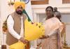 ਪੰਜਾਬ ਦੇ ਮੁੱਖ ਮੰਤਰੀ ਭਗਵੰਤ ਸਿੰਘ ਮਾਨ ਨੇ ਰਾਸ਼ਟਰਪਤੀ ਨਾਲ ਕੀਤੀ ਮੁਲਾਕਾਤ, ‘ਪੰਜਾਬ ਦੇ ਗੱਦਾਰ’ ਰਾਜ ਸਭਾ ਮੈਂਬਰਾਂ ਦੀ ਮੈਂਬਰਸ਼ਿਪ ਰੱਦ ਕਰਨ ਦੀ ਕੀਤੀ ਮੰਗ