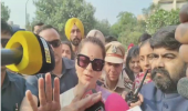ਬਠਿੰਡਾ ਕੋਰਟ 'ਚ ਪੇਸ਼ੀ  ਦੌਰਾਨ ਕੰਗਨਾ ਰਣੌਤ ਨੇ ਕੋਰਟ 'ਚ ਹੱਥ ਜੋੜ ਕੇ ਮੰਗੀ ਮੁਆਫ਼ੀ 