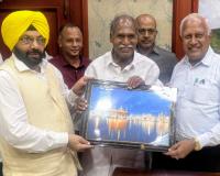 ਹਰਭਜਨ ਸਿੰਘ ਈ.ਟੀ.ਓ ਅਤੇ ਬਰਿੰਦਰ ਕੁਮਾਰ ਗੋਇਲ ਨੇ ਪੁਡੂਚੇਰੀ ਦੇ ਮੁੱਖ ਮੰਤਰੀ ਐਨ. ਰੰਗਾਸਾਮੀ ਨੂੰ ਦਿੱਤਾ ਸੱਦਾ