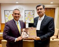 ਸ੍ਰੀ ਗੁਰੂ ਤੇਗ਼ ਬਹਾਦਰ ਸਾਹਿਬ ਜੀ ਦੇ 350ਵੇਂ ਸ਼ਹੀਦੀ ਵਰ੍ਹੇ ਨੂੰ ਸਮਰਪਿਤ ਕਿਤਾਬ ਮਾਣਯੋਗ ਚੀਫ਼ ਜਸਟਿਸ, ਪੰਜਾਬ ਅਤੇ ਹਰਿਆਣਾ ਹਾਈ ਕੋਰਟ ਨੂੰ ਕੀਤੀ ਭੇਟ