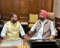 ਵਿਧਾਇਕ ਫਾਜਿਲਕਾ ਨਰਿੰਦਰ ਪਾਲ ਸਿੰਘ ਸਵਨਾ ਨੇ ਮਾਲ ਮੰਤਰੀ ਹਰਦੀਪ ਸਿੰਘ ਮੁੰਡੀਆ ਨਾਲ ਮੁਆਵਜੇ ਨੂੰ ਲੈ ਕੇ ਕੀਤੀ ਮੁਲਾਕਾਤ