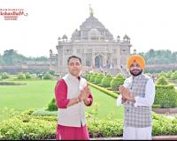 ਅਮਨ ਅਰੋੜਾ ਅਤੇ ਤਰੁਨਪ੍ਰੀਤ ਸੌਂਦ ਨੇ ਗੁਜਰਾਤ ਦੇ ਸਵਾਮੀਨਾਰਾਇਣ ਅਕਸ਼ਰਧਾਮ ਵਿਖੇ ਮੱਥਾ ਟੇਕਿਆ