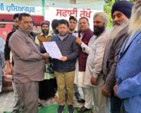 ਕੈਬਨਿਟ ਮੰਤਰੀ ਡਾ. ਰਵਜੋਤ ਨੇ ਸ਼ਾਮ ਚੁਰਾਸੀ ’ਚ 61 ਪਰਿਵਾਰਾਂ ਨੂੰ 1.50 ਕਰੋੜ ਦੇ ਚੈਕ ਵੰਡੇ