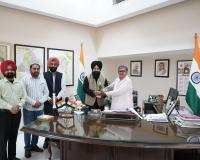 ਪੰਜਾਬ ਐਸ.ਸੀ. ਕਮਿਸ਼ਨ ਦੇ ਚੇਅਰਮੈਨ ਵੱਲੋਂ ਰਾਜਪਾਲ ਨਾਲ ਮੁਲਾਕਾਤ, ਅਨੁਸੂਚਿਤ ਜਾਤੀਆਂ ਦੀ ਭਲਾਈ ਲਈ ਹੋਰ ਬਿਹਤਰ ਸਹਿਯੋਗ ਮੰਗਿਆ