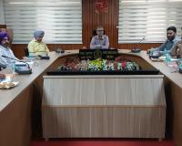 ਜ਼ਿਲ੍ਹਾ ਚੋਣ ਅਧਿਕਾਰੀ ਵੱਲੋਂ ਅਧਿਕਾਰੀਆਂ ਨਾਲ ਤਰਨ ਤਾਰਨ ਉਪ ਚੋਣ ਦੀਆਂ ਤਿਆਰੀਆਂ ਸਬੰਧੀ ਮੀਟਿੰਗ