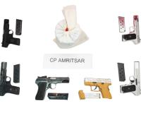 ਅੰਮ੍ਰਿਤਸਰ ਵਿੱਚ ਪਾਕਿਸਤਾਨ ਅਧਾਰਤ ਹਥਿਆਰ ਅਤੇ ਨਾਰਕੋ ਨੈੱਟਵਰਕ ਦਾ ਪਰਦਾਫਾਸ਼; ਛੇ ਪਿਸਤੌਲਾਂ, 1 ਕਿਲੋ ਹੈਰੋਇਨ ਸਮੇਤ ਪੰਜ ਗ੍ਰਿਫ਼ਤਾਰ
