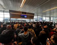 ਇੰਡੀਗੋ ਨੇ ਸਟਾਫ ਦੀ ਘਾਟ ਕਾਰਨ 300 ਉਡਾਣਾਂ ਕੀਤੀਆਂ ਰੱਦ ,ਇੰਤਜ਼ਾਰ ਕਰਦੇ-ਕਰਦੇ ਯਾਤਰੀ ਬੇਹੋਸ਼