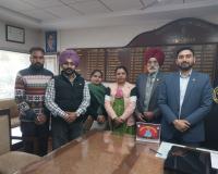 ਹਥਿਆਰਬੰਦ ਸੈਨਾ ਝੰਡਾ ਦਿਵਸ ਦਾ ਰੂਪਨਗਰ 'ਚ ਹੋਇਆ ਆਗਾਜ਼, ਡਿਪਟੀ ਕਮਿਸ਼ਨਰ ਤੇ ਹੋਰ ਉੱਚ ਅਧਿਕਾਰੀਆਂ ਨੂੰ ਲਗਾਇਆ ਝੰਡਾ