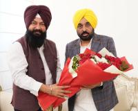 ਐਸ.ਸੀ. ਕਮਿਸ਼ਨ ਦੇ ਚੇਅਰਮੈਨ ਗੜ੍ਹੀ ਵੱਲੋਂ ਮੁੱਖ ਮੰਤਰੀ ਭਗਵੰਤ ਸਿੰਘ ਮਾਨ ਨਾਲ ਮੁਲਾਕਾਤ