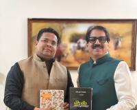 ਲੇਖਕ ਰੋਹਿਤ ਕਾਲੜਾ ਦੀ 17ਵੀਂ ਕਿਤਾਬ ਦੀ ਡਾਇਰੈਕਟਰ ਸੂਚਨਾ ਤੇ ਲੋਕ ਸੰਪਰਕ ਵਿਭਾਗ ਸ਼੍ਰੀ ਵਿਮਲ ਸੇਤੀਆ ਆਈ.ਏ.ਐੱਸ. ਨੇ ਕੀਤੀ ਘੁੰਡ ਚੁਕਾਈ