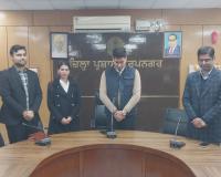 ਜ਼ਿਲ੍ਹਾ ਪ੍ਰਸ਼ਾਸਨ ਵਲੋਂ ਰਾਸ਼ਟਰ ਪਿਤਾ ਮਹਾਤਮਾ ਗਾਂਧੀ ਦੇ ਬਲੀਦਾਨ ਦਿਵਸ ਮੌਕੇ ਸ਼ਰਧਾਂਜਲੀ ਭੇਟ ਕੀਤੀ ਗਈ