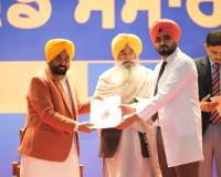 ਮੁੱਖ ਮੰਤਰੀ ਭਗਵੰਤ ਸਿੰਘ ਮਾਨ ਸਰਕਾਰ ਨੇ ‘ਮਿਸ਼ਨ ਰੋਜ਼ਗਾਰ’ ਤਹਿਤ ਨੌਜਵਾਨਾਂ ਨੂੰ ਬਿਨਾਂ ਕਿਸੇ ਰਿਸ਼ਵਤ ਅਤੇ ਸਿਫਾਰਸ਼ ਦੇ 63,943 ਸਰਕਾਰੀ ਨੌਕਰੀਆਂ ਦਿੱਤੀਆਂ