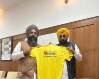 ਮੁੱਖ ਮੰਤਰੀ ਭਗਵੰਤ ਸਿੰਘ ਮਾਨ ਵੱਲੋਂ ਸ਼ਹੀਦ-ਏ-ਆਜ਼ਮ ਭਗਤ ਸਿੰਘ ਨੈਸ਼ਨਲ ਮੈਰਾਥਨ ਦੀ ਟੀ-ਸ਼ਰਟ ਜਾਰੀ