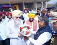 ਪੰਜਾਬ ਵਿਧਾਨ ਸਭਾ  ਸਪੀਕਰ ਅਤੇ ਮੁੱਖ ਮੰਤਰੀ ਨੇ ਪੰਜਾਬ ਦੇ ਰਾਜਪਾਲ ਦਾ ਵਿਧਾਨ ਸਭਾ ਪਹੁੰਚਣ ਤੇ ਕੀਤਾ ਨਿੱਘਾ ਸਵਾਗਤ