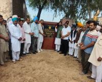 ਵਿਧਾਇਕ ਫਾਜ਼ਿਲਕਾ ਨੇ ਪਿੰਡ ਉਝਾਂ ਵਾਲੀ ਅਤੇ ਨਵਾਂ ਉਝਾਂ ਵਾਲੀ ਵਿਖੇ ਕਰੀਬ 37.43 ਲੱਖ ਨਾਲ ਸੀ.ਸੀ. ਫਲੋਰਿੰਗ ਸੜਕ ਦਾ ਨੀਂਹ ਪੱਥਰ ਰੱਖ ਕੇ ਕੰਮ ਦੀ ਕਰਵਾਈ ਸ਼ੁਰੂਆਤ