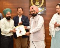 ਹਰਦੀਪ ਸਿੰਘ ਮੁੰਡੀਆਂ ਨੇ 14 ਉਮੀਦਵਾਰਾਂ ਨੂੰ ਤਰਸ ਦੇ ਆਧਾਰ ‘ਤੇ ਨਿਯੁਕਤੀ ਪੱਤਰ ਸੌਂਪੇ