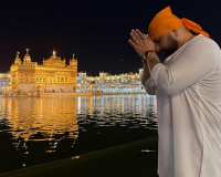 ਸ੍ਰੀ ਹਰਿਮੰਦਰ ਸਾਹਿਬ ਵਿਖੇ ਨਤਮਸਤਕ ਹੋਏ ਗਾਇਕ ਬੀ ਪਰਾਕ: ਭਗਤੀ ਦੇ ਰੰਗ ਵਿੱਚ ਰੰਗੇ ਨਜ਼ਰ ਆਏ ਮਸ਼ਹੂਰ ਗਾਇਕ