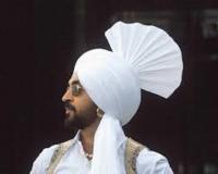 ਪੰਜਾਬੀ ਗਾਇਕ ਦਿਲਜੀਤ ਦੋਸਾਂਝ ਨੇ ਪਹਿਲੀ ਵਾਰ ਦੁਨੀਆ ਨੂੰ ਦਿਖਾਇਆ ਆਪਣੀ ਮਾਂ ਦਾ ਚਿਹਰਾ: ਕੈਨੇਡਾ ਵਿੱਚ ਭਾਵੁਕ ਪਲ