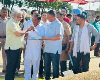  ਸ਼੍ਰੀ ਲਾਲ ਚੰਦ ਕਟਾਰੂਚੱਕ ਕੈਬਨਿਟ ਮੰਤਰੀ ਪੰਜਾਬ ਨੇ  ਸਰਨਾ ਦਾਨਾ ਮੰਡੀ (ਰਾਜਨ ਦੀ ਮੰਡੀ )ਵਿਖੇ ਕਣਕ ਦੀ ਖਰੀਦ ਕਰਵਾਈ ਸ਼ੁਰੂ