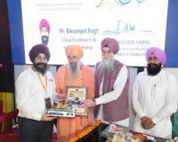 ਸਪੀਕਰ ਨੇ ਉੱਘੀਆਂ ਅਤੇ ਵਿਲੱਖਣ ਸ਼ਖਸੀਅਤਾਂ ਨੂੰ ਭਾਰਤ ਵਿਭੂਸ਼ਣ ਸਨਮਾਨ ਪ੍ਰਦਾਨ ਕੀਤਾ