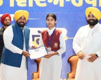 ਮੁੱਖ ਮੰਤਰੀ ਭਗਵੰਤ ਸਿੰਘ ਮਾਨ ਵੱਲੋਂ ਮੋਹਾਲੀ ਵਿਖੇ ਜੇਈਈ ਮੇਨਜ਼ ਪਾਸ ਕਰਨ ਵਾਲੇ 369 ਵਿਦਿਆਰਥੀਆਂ ਦਾ ਸਨਮਾਨ, ਪੰਜਾਬ ਅਕਾਦਮਿਕ ਉੱਤਮਤਾ ਵੱਲ ਕਦਮ ਵਧਾ ਰਿਹੈ