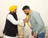 ਮਸ਼ਹੂਰ ਪਹਿਲਵਾਨ ਜੱਸਾ ਪੱਟੀ ਆਪਣੀ ਟੀਮ ਸਮੇਤ ਆਮ ਆਦਮੀ ਪਾਰਟੀ ਵਿੱਚ ਸ਼ਾਮਲਮਸ਼ਹੂਰ ਪਹਿਲਵਾਨ ਜੱਸਾ ਪੱਟੀ ਆਪਣੀ ਟੀਮ ਸਮੇਤ ਆਮ ਆਦਮੀ ਪਾਰਟੀ ਵਿੱਚ ਸ਼ਾਮਲ