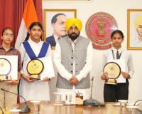 ਪੰਜਾਬ ਦੀਆਂ ਧੀਆਂ ਨੇ 'ਸਿੱਖਿਆ ਕ੍ਰਾਂਤੀ' ਵਿੱਚ ਮੋਹਰੀ ਭੂਮਿਕਾ ਨਿਭਾਈ, ਪੰਜਾਬ ਸਕੂਲ ਸਿੱਖਿਆ ਬੋਰਡ ਦੇ ਅੱਠਵੀਂ ਜਮਾਤ ਦੇ ਨਤੀਜਿਆਂ ਵਿੱਚ ਪਹਿਲੇ 20 ਵਿੱਚੋਂ 19 ਸਥਾਨ ਪ੍ਰਾਪਤ ਕੀਤੇ: ਮੁੱਖ ਮੰਤਰੀ ਭਗਵੰਤ ਸਿੰਘ ਮਾਨ