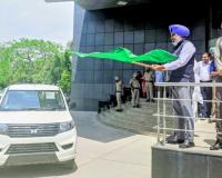 ਵਿੱਤ ਮੰਤਰੀ ਹਰਪਾਲ ਸਿੰਘ ਚੀਮਾ ਨੇ ਰਿਕਾਰਡ ਮਾਲੀਆ ਵਾਧੇ ਦਰਮਿਆਨ ਆਬਕਾਰੀ ਅਤੇ ਕਰ ਵਿਭਾਗ ਦੀ ਇਨਫੋਰਸਮੈਂਟ ਨੂੰ ਹੁਲਾਰਾ ਦੇਣ ਲਈ 25 ਨਵੇਂ ਵਾਹਨਾਂ ਨੂੰ ਹਰੀ ਝੰਡੀ ਦੇ ਕੇ ਕੀਤਾ ਰਵਾਨਾ