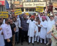 ‘ਆਪ’ ਦੀ ਟਰੇਡ ਵਿੰਗ ਵਲੋਂ ਗੈਸ ਸਿਲੰਡਰਾਂ ਦੀਆਂ ਕੀਮਤਾਂ ‘ਚ ਵਾਧੇ ਵਿਰੁਧ ਘੰਟਾ ਘਰ ਵਿਖੇ ਰੋਸ਼ ਪ੍ਰਦਰਸ਼ਨ