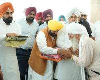 ਅਕਾਲੀਆਂ ਨੇ ਬੇਅਦਬੀ ਦੀ ਆਗਿਆ ਦਿੱਤੀ ਅਤੇ ਦੋਸ਼ੀਆਂ ਨੂੰ ਬਚਾ ਕੇ ਰੱਖਿਆ, ਅੱਜ ਉਹ 25 ਲੋਕਾਂ ਨੂੰ ਵੀ ਇਕੱਠੇ ਨਹੀਂ ਕਰ ਸਕਦੇ: ਮੁੱਖ ਮੰਤਰੀ ਭਗਵੰਤ ਸਿੰਘ ਮਾਨ