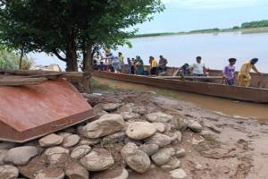 ਬੇੜੀ ਬੰਦ ਹੋਣ ਕਾਰਨ 20 ਘੰਟੇ ਦੇਸ਼ ਨਾਲੋਂ ਕੱਟੇ ਰਹੇ ਰਾਵੀ ਪਾਰਲੇ 7 ਪਿੰਡ