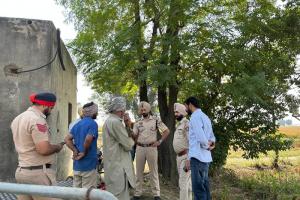 ਡਿਪਟੀ ਕਮਿਸ਼ਨਰ, ਵਧੀਕ ਡਿਪਟੀ ਕਮਿਸ਼ਨਰ ਖੇਤਾਂ 'ਚ ਪੁੱਜੇ ਪਰਾਲੀ ਪ੍ਰਬੰਧਨ ਦਾ ਜਾਇਜ਼ਾ ਲੈਣ