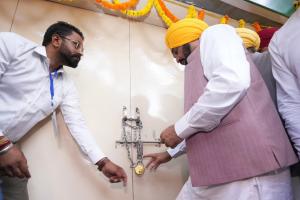 ਅਰਵਿੰਦ ਕੇਜਰੀਵਾਲ ਦੀ ਮੌਜੂਦਗੀ ਵਿੱਚ ਸੀ.ਐਮ. ਮਾਨ ਨੇ ਆਰ.ਟੀ.ਓ. ਦਫ਼ਤਰ ‘ਤੇ ਲਾਇਆ ਤਾਲਾ, ਹੁਣ 1076 ਡਾਇਲ ਕਰਨ ‘ਤੇ ਘਰ ਆ ਕੇ ਕੰਮ ਕਰਨਗੇ ਆਰ.ਟੀ.ਓ. ਕਰਮਚਾਰੀ