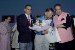 ਕੈਂਸਰ ਨੂੰ ਮਾਤ ਦੇਣ ਵਾਲੀ ਅਦਾਕਾਰਾ ਹਿਨਾ ਖਾਨ ਅਤੇ ਪੀਡੀਸੀ ਦੇ ਵਾਈਸ ਚੇਅਰਪਰਸਨ ਸੀਮਾ ਬਾਂਸਲ ਨੇ ਆਪਣੇ ਪ੍ਰੇਰਨਾਦਾਇਕ ਸਫ਼ਰ ਨੂੰ ਸਾਂਝਾ ਕੀਤਾ, ਬੀਮਾਰੀ ਦਾ ਜਲਦ ਪਤਾ ਲਗਾਉਣ ਲਈ ਸਵੈ-ਪੜਚੋਲ ਕਰਨ 'ਤੇ ਜ਼ੋਰ ਦਿੱਤਾ