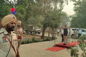 ਡਵੀਜਨਲ ਕਮਿਸ਼ਨਰ ਵਿਨੈ ਬੁਬਲਾਨੀ ਵੱਲੋਂ ਮਾਲੇਰਕੋਟਲਾ ਵਿਖੇ ਐਸ.ਡੀ.ਐਮ ਤੇ ਤਹਿਸੀਲਦਾਰ ਦਫ਼ਤਰਾਂ ਦਾ ਅਚਨਚੇਤ ਨਿਰੀਖਣ