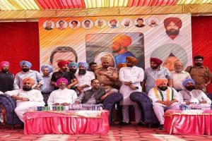 ਮੁੜ ਵਿਵਾਦਾਂ 'ਚ ਫਸੀ ਪੰਜਾਬ ਕਾਂਗਰਸ , ਸੁਖਬੀਰ ਬਾਦਲ ਨੇ ਰੱਖੀ ਵੱਡੀ ਮੰਗ 