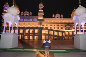 ਪੰਜਾਬ ਦੇ ਰਾਜਪਾਲ ਗੁਰਦੁਆਰਾ ਦਰਬਾਰ ਸ੍ਰੀ ਗੁਰੂ ਗ੍ਰੰਥ ਸਾਹਿਬ ਜੀ ਬੁਲੰਦਪੁਰੀ ਸਾਹਿਬ ਵਿਖੇ ਹੋਏ ਨਤਮਸਤਕ   