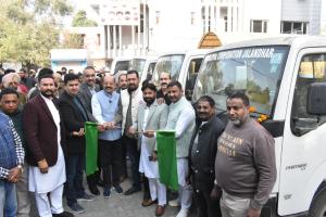 ਮਹਿੰਦਰ ਭਗਤ ਵਲੋਂ ਤੰਗ ਗਲੀਆਂ ’ਚ ਸੀਵਰੇਜ ਦੀ ਸਮੱਸਿਆ ਦੇ ਹੱਲ ਲਈ 1.26 ਕਰੋੜ ਰੁਪਏ ਦੀ ਲਾਗਤ ਵਾਲੀਆਂ ਚਾਰ ਜੈੱਡ ਸਕਸ਼ਨ ਮਸ਼ੀਨਾਂ ਹਰੀ ਝੰਡੀ ਦਿਖਾਕੇ ਰਵਾਨਾ  ਸ਼ਹਿਰ ਦੀਆਂ ਤੰਗ ਗਲੀਆ ’ਚ ਸੀਵਰੇਜ ਬੰਦ ਹੋਣ ਦੀ ਸਮੱਸਿਆ ਤੋਂ ਮਿਲੇਗੀ ਵੱਡੀ ਰਾਹਤ 