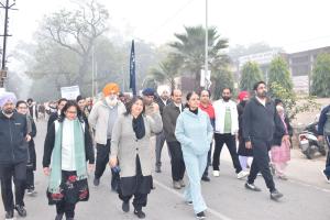 ਨਸ਼ਿਆਂ ਵਿਰੁੱਧ ਜਾਗਰੂਕਤਾ ਰੈਲੀ ਨੂੰ ਜ਼ਿਲ੍ਹਾ ਤੇ ਸੈਸ਼ਨ ਜੱਜ ਮਨਜੋਤ ਕੌਰ ਨੇ ਹਰੀ ਝੰਡੀ ਦੇ ਕੇ ਕੀਤਾ ਰਵਾਨਾ