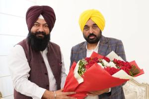 ਐਸ.ਸੀ. ਕਮਿਸ਼ਨ ਦੇ ਚੇਅਰਮੈਨ ਗੜ੍ਹੀ ਵੱਲੋਂ ਮੁੱਖ ਮੰਤਰੀ ਭਗਵੰਤ ਸਿੰਘ ਮਾਨ ਨਾਲ ਮੁਲਾਕਾਤ