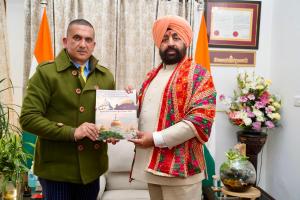 ਉੱਤਰਾਖੰਡ ਦੇ ਰਾਜਪਾਲ ਵੱਲੋਂ ਵੀਰ ਬਾਲ ਦਿਵਸ 2025 ਨੂੰ ਸਮਰਪਿਤ ਰਾਜ ਸੂਚਨਾ ਕਮਿਸ਼ਨਰ ਹਰਪ੍ਰੀਤ ਸੰਧੂ ਦੀ ਸਾਹਿਤਕ ਚਿੱਤਰਕਾਰੀ ਰਚਨਾ ਲਾਂਚ