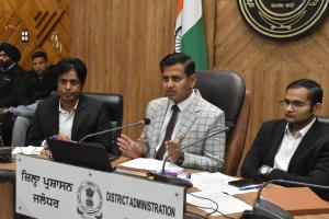 ‘ਪੰਜਾਬ ਸੜਕ ਸਫਾਈ ਮਿਸ਼ਨ’ ; ਡਿਪਟੀ ਕਮਿਸ਼ਨਰ ਨੇ ਅਧਿਕਾਰੀਆਂ ਵੱਲੋਂ ਗੋਦ ਲਈਆਂ ਸੜਕਾਂ ਦੇ ਸੁਚੱਜੇ ਰੱਖ-ਰਖਾਅ ਲਈ ਕੀਤੇ ਜਾ ਰਹੇ ਯਤਨਾਂ ਦੀ ਕੀਤੀ ਸਮੀਖਿਆ