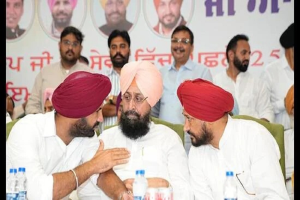 ਪੰਜਾਬ ਕਾਂਗਰਸ 'ਚ ਮੁੜ ਸ਼ੁਰੂ ਹੋ ਗਈ CM ਚਿਹਰੇ ਦੀ ਲੜਾਈ, ਕੌਣ ਦਾਅਵੇਦਾਰ ?
