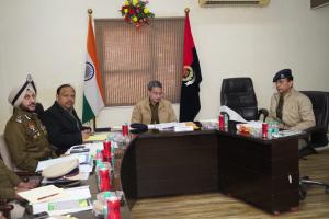 ਗੈਂਗਸਟਰਾਂ 'ਤੇ ਵਾਰ: ਡੀਜੀਪੀ ਪੰਜਾਬ ਨੇ ਸਰਹੱਦੀ ਜ਼ਿਲ੍ਹਿਆਂ ਵਿੱਚ ਗੈਂਗਸਟਰਾਂ ਵਿਰੁੱਧ ਚੱਲ ਰਹੀਆਂ ਕਾਰਵਾਈਆਂ ਦੀ ਕੀਤੀ ਸਮੀਖਿਆ