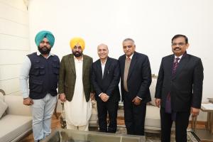 ਮੁੱਖ ਮੰਤਰੀ ਭਗਵੰਤ ਸਿੰਘ ਮਾਨ ਵੱਲੋਂ ਮੋਹਾਲੀ ਹਵਾਈ ਅੱਡੇ ਤੋਂ ਹੋਰ ਅੰਤਰਰਾਸ਼ਟਰੀ ਉਡਾਣਾਂ ਸ਼ੁਰੂ ਕਰਨ ਦੀ ਵਕਾਲਤ