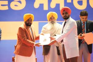 ਮੁੱਖ ਮੰਤਰੀ ਭਗਵੰਤ ਸਿੰਘ ਮਾਨ ਸਰਕਾਰ ਨੇ ‘ਮਿਸ਼ਨ ਰੋਜ਼ਗਾਰ’ ਤਹਿਤ ਨੌਜਵਾਨਾਂ ਨੂੰ ਬਿਨਾਂ ਕਿਸੇ ਰਿਸ਼ਵਤ ਅਤੇ ਸਿਫਾਰਸ਼ ਦੇ 63,943 ਸਰਕਾਰੀ ਨੌਕਰੀਆਂ ਦਿੱਤੀਆਂ