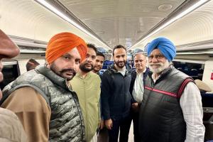 ਲੋਕ ਸਭਾ ਮੈਂਬਰ ਮੀਤ ਹੇਅਰ ਵਲੋਂ ਬਰਨਾਲਾ ਰੇਲਵੇ ਸਟੇਸ਼ਨ 'ਤੇ ਵੰਦੇ ਭਾਰਤ ਰੇਲ ਦਾ ਸਵਾਗਤ